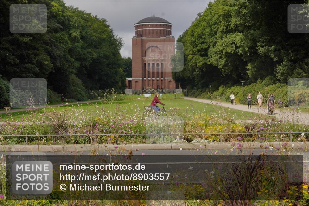 14.09.2025 - Stadtparktriathlon Michael Burmester http://msf.ph/oto/8903557 14.09.2025 10:39:10 Radfahren 636, 697, 732, 786, 801 meine-sportfotos.de