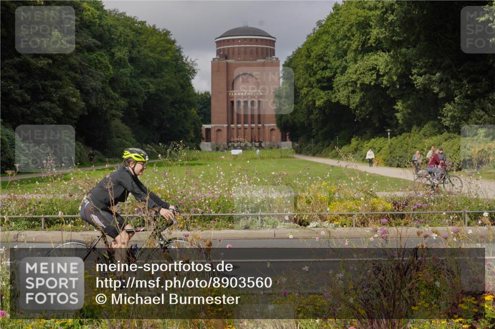 14.09.2025 - Stadtparktriathlon Michael Burmester http://msf.ph/oto/8903560 14.09.2025 10:39:12 Radfahren 636, 697, 732, 786, 801 meine-sportfotos.de