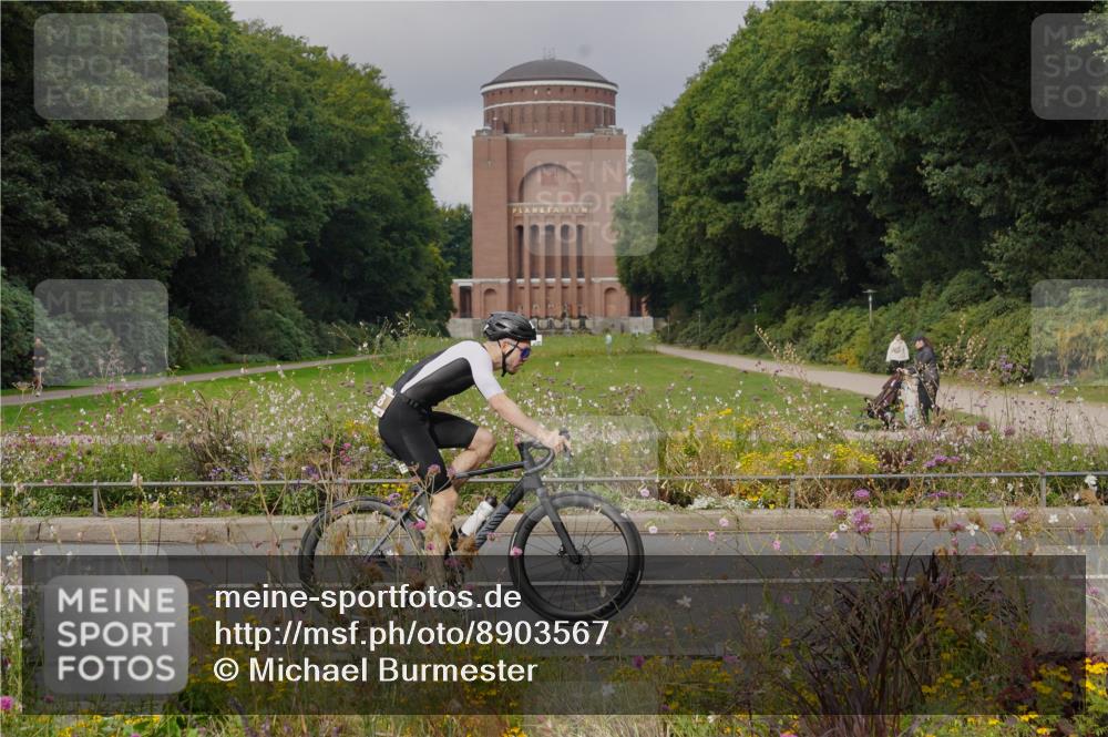14.09.2025 - Stadtparktriathlon Michael Burmester http://msf.ph/oto/8903567 14.09.2025 10:39:23 Radfahren 515, 637, 758, 801, 815 meine-sportfotos.de