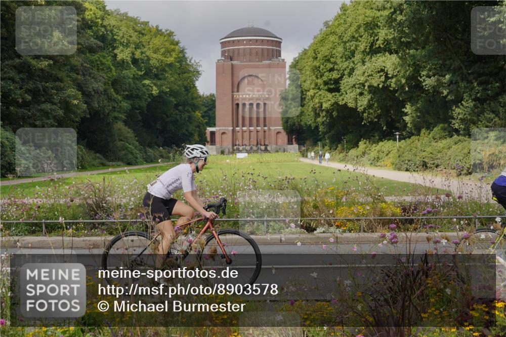 14.09.2025 - Stadtparktriathlon Michael Burmester http://msf.ph/oto/8903578 14.09.2025 10:40:04 Radfahren 647, 740, 776, 780 meine-sportfotos.de