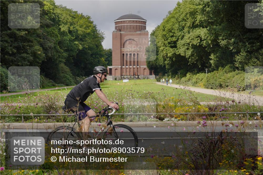 14.09.2025 - Stadtparktriathlon Michael Burmester http://msf.ph/oto/8903579 14.09.2025 10:40:06 Radfahren 647, 740, 776 meine-sportfotos.de