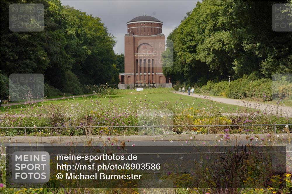14.09.2025 - Stadtparktriathlon Michael Burmester http://msf.ph/oto/8903586 14.09.2025 10:40:13 Radfahren 712 meine-sportfotos.de