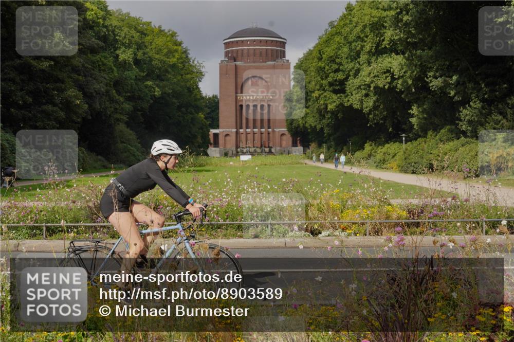 14.09.2025 - Stadtparktriathlon Michael Burmester http://msf.ph/oto/8903589 14.09.2025 10:40:17 Radfahren 626, 712, 714, 818 meine-sportfotos.de