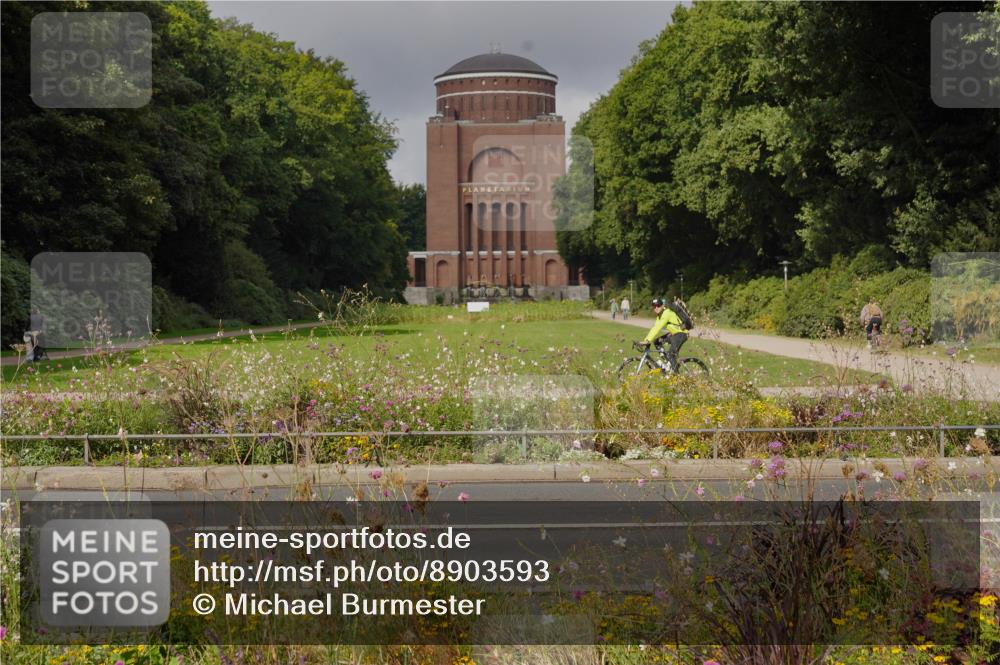 14.09.2025 - Stadtparktriathlon Michael Burmester http://msf.ph/oto/8903593 14.09.2025 10:40:22 Radfahren 626, 712, 714, 818 meine-sportfotos.de