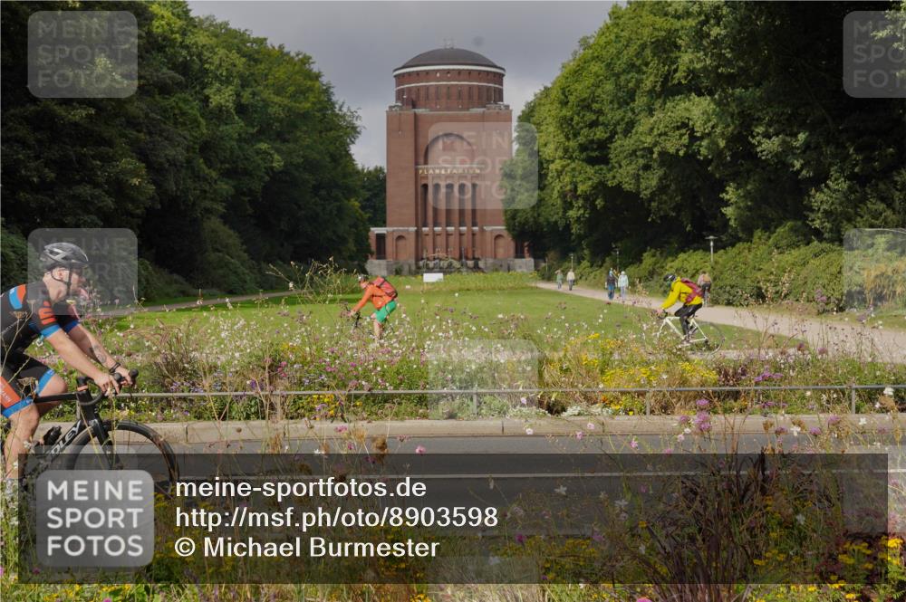 14.09.2025 - Stadtparktriathlon Michael Burmester http://msf.ph/oto/8903598 14.09.2025 10:40:26 Radfahren 626, 714, 807, 818 meine-sportfotos.de