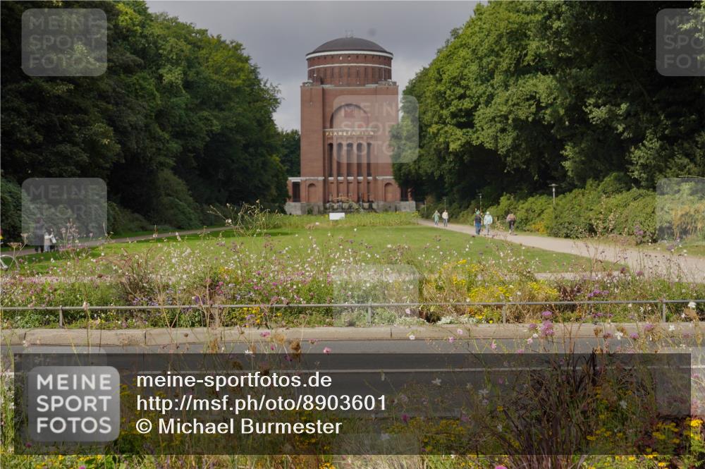 14.09.2025 - Stadtparktriathlon Michael Burmester http://msf.ph/oto/8903601 14.09.2025 10:40:28 Radfahren 626, 714, 803, 807, 818 meine-sportfotos.de