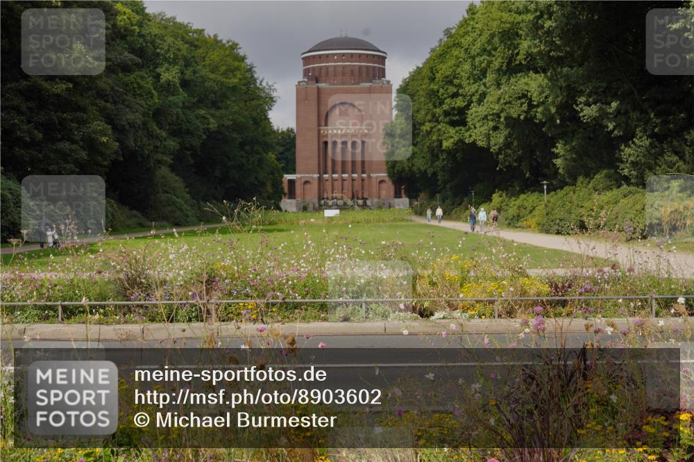 14.09.2025 - Stadtparktriathlon Michael Burmester http://msf.ph/oto/8903602 14.09.2025 10:40:29 Radfahren 803, 807, 818 meine-sportfotos.de