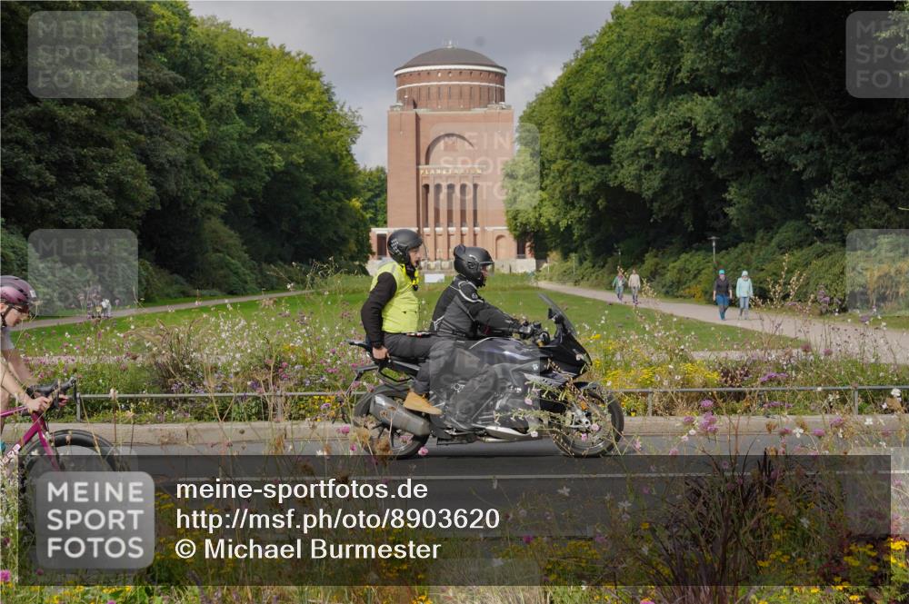 14.09.2025 - Stadtparktriathlon Michael Burmester http://msf.ph/oto/8903620 14.09.2025 10:40:57 Radfahren 662, 665, 695, 701, 729, 762, 781, 787, 802, 821 meine-sportfotos.de