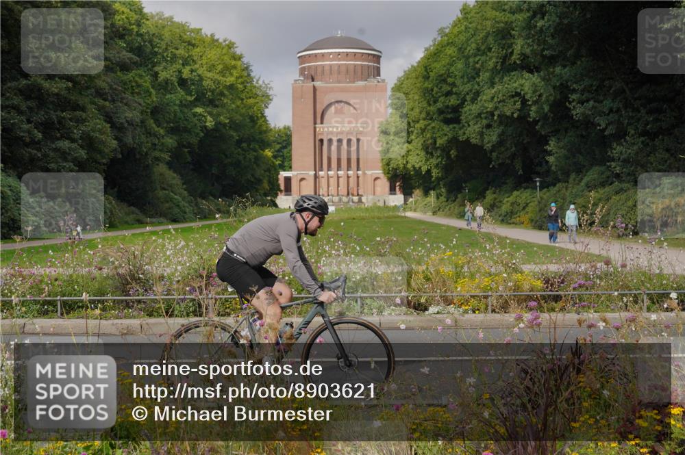 14.09.2025 - Stadtparktriathlon Michael Burmester http://msf.ph/oto/8903621 14.09.2025 10:40:58 Radfahren 662, 665, 695, 701, 729, 762, 781, 787, 802, 821 meine-sportfotos.de