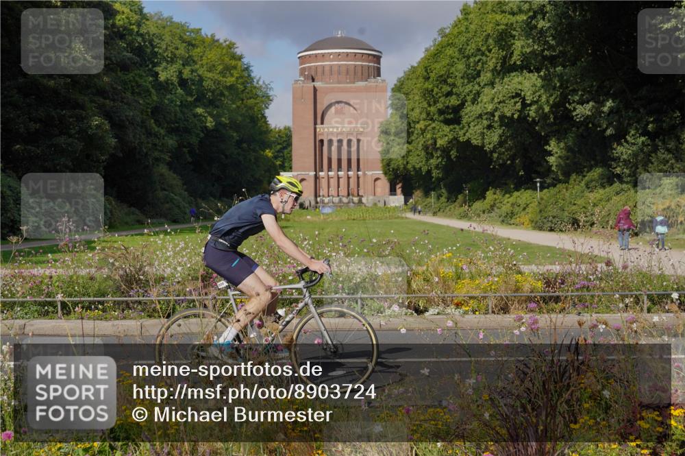 14.09.2025 - Stadtparktriathlon Michael Burmester http://msf.ph/oto/8903724 14.09.2025 10:43:46 Radfahren 651, 717, 797, 806 meine-sportfotos.de