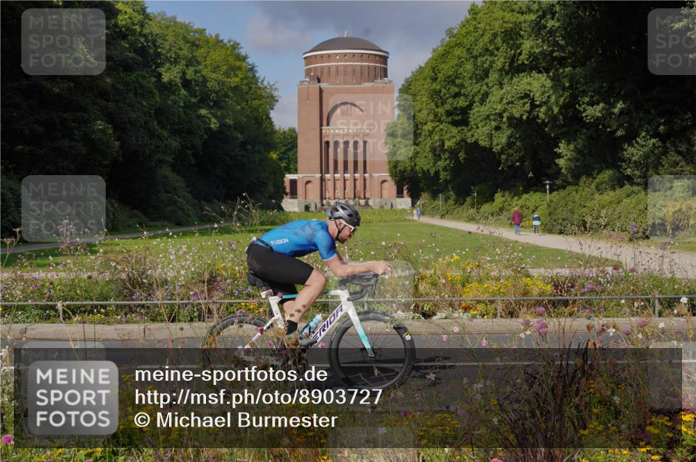 14.09.2025 - Stadtparktriathlon Michael Burmester http://msf.ph/oto/8903727 14.09.2025 10:44:08 Radfahren 668, 718, 753 meine-sportfotos.de