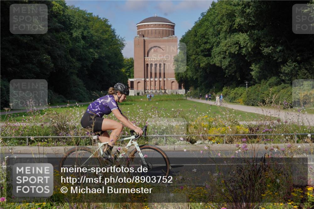 14.09.2025 - Stadtparktriathlon Michael Burmester http://msf.ph/oto/8903752 14.09.2025 10:45:30 Radfahren 639, 648, 685, 730 meine-sportfotos.de