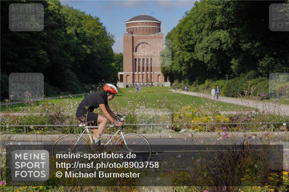 14.09.2025 - Stadtparktriathlon Michael Burmester http://msf.ph/oto/8903758 14.09.2025 10:45:44 Radfahren 622, 686, 688, 761 meine-sportfotos.de