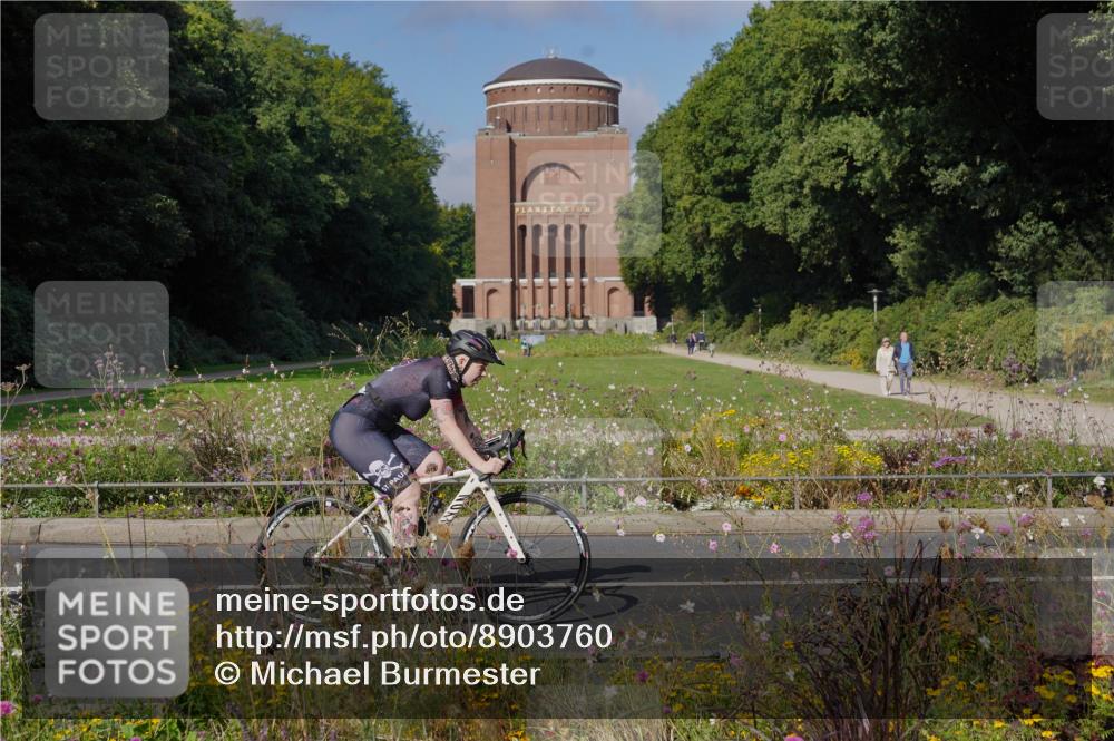 14.09.2025 - Stadtparktriathlon Michael Burmester http://msf.ph/oto/8903760 14.09.2025 10:45:55 Radfahren 667, 679, 688, 702, 808 meine-sportfotos.de