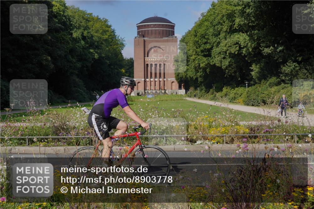 14.09.2025 - Stadtparktriathlon Michael Burmester http://msf.ph/oto/8903778 14.09.2025 10:47:07 Radfahren 786 meine-sportfotos.de