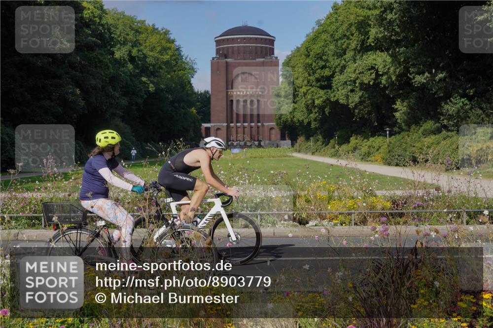 14.09.2025 - Stadtparktriathlon Michael Burmester http://msf.ph/oto/8903779 14.09.2025 10:47:23 Radfahren 568, 645, 735, 736, 790 meine-sportfotos.de