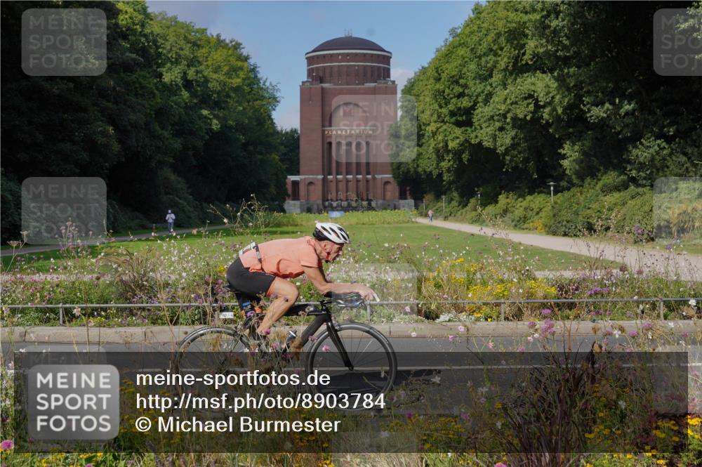 14.09.2025 - Stadtparktriathlon Michael Burmester http://msf.ph/oto/8903784 14.09.2025 10:47:35 Radfahren 650, 780, 801 meine-sportfotos.de