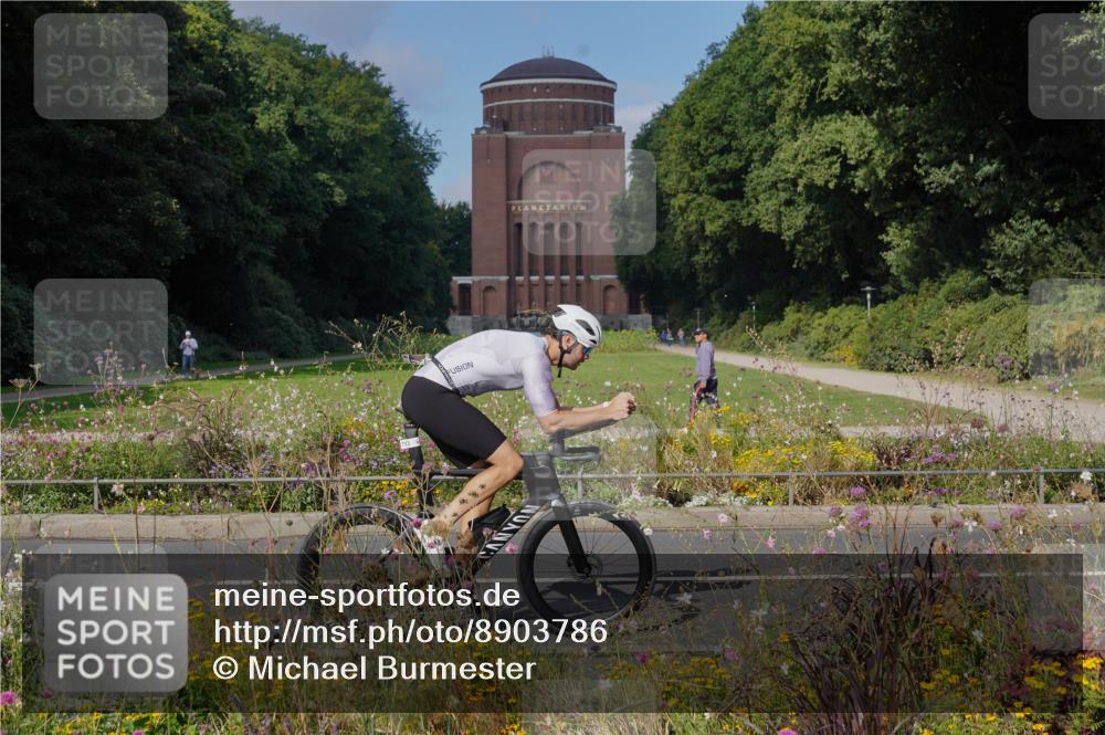 14.09.2025 - Stadtparktriathlon Michael Burmester http://msf.ph/oto/8903786 14.09.2025 10:47:50 Radfahren 641, 697, 729, 787, 793 meine-sportfotos.de