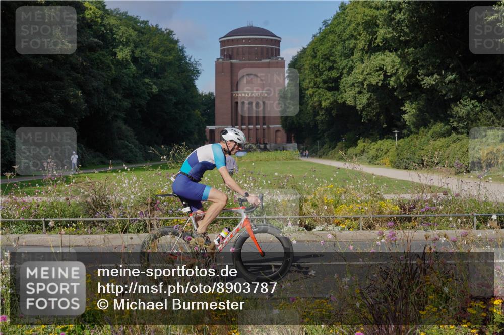 14.09.2025 - Stadtparktriathlon Michael Burmester http://msf.ph/oto/8903787 14.09.2025 10:47:53 Radfahren 641, 695, 697, 729, 787, 793 meine-sportfotos.de