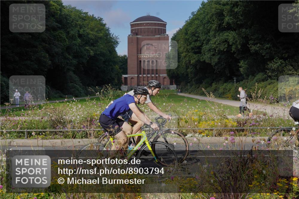 14.09.2025 - Stadtparktriathlon Michael Burmester http://msf.ph/oto/8903794 14.09.2025 10:48:05 Radfahren 647, 662, 665, 695, 728, 740, 749, 762, 765, 777, 818 meine-sportfotos.de