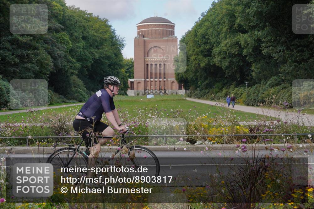 14.09.2025 - Stadtparktriathlon Michael Burmester http://msf.ph/oto/8903817 14.09.2025 10:49:17 Radfahren 637, 755, 774, 816 meine-sportfotos.de