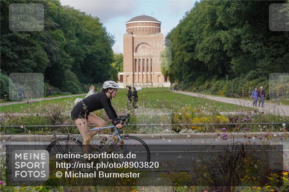 14.09.2025 - Stadtparktriathlon Michael Burmester http://msf.ph/oto/8903820 14.09.2025 10:49:35 Radfahren 712, 714, 791, 821 meine-sportfotos.de