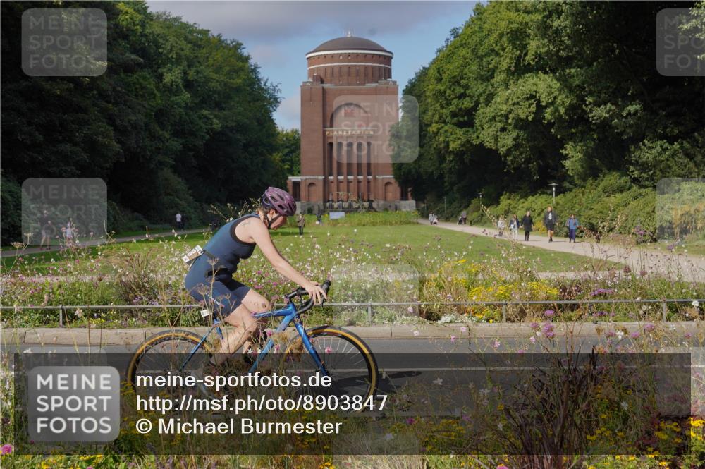14.09.2025 - Stadtparktriathlon Michael Burmester http://msf.ph/oto/8903847 14.09.2025 10:51:02 Radfahren 621, 654, 678 meine-sportfotos.de