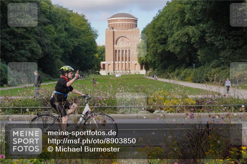 14.09.2025 - Stadtparktriathlon Michael Burmester http://msf.ph/oto/8903850 14.09.2025 10:51:32 Radfahren 664, 682 meine-sportfotos.de