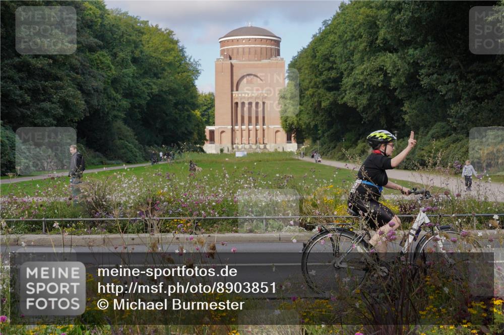 14.09.2025 - Stadtparktriathlon Michael Burmester http://msf.ph/oto/8903851 14.09.2025 10:51:32 Radfahren 664, 682 meine-sportfotos.de