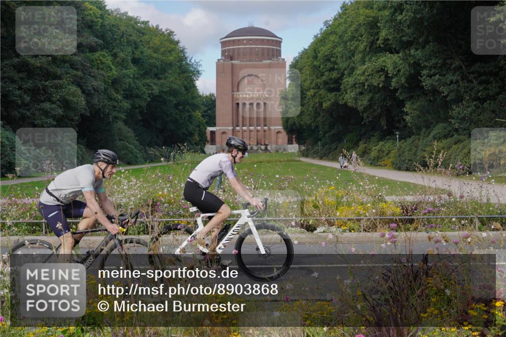 14.09.2025 - Stadtparktriathlon Michael Burmester http://msf.ph/oto/8903868 14.09.2025 10:52:25 Radfahren 633, 655, 663, 748, 800, 805, 806 meine-sportfotos.de