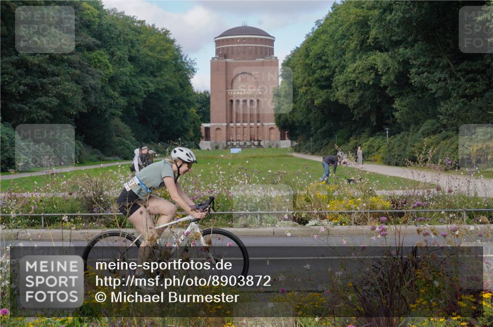 14.09.2025 - Stadtparktriathlon Michael Burmester http://msf.ph/oto/8903872 14.09.2025 10:52:32 Radfahren 633, 655, 663, 677 meine-sportfotos.de