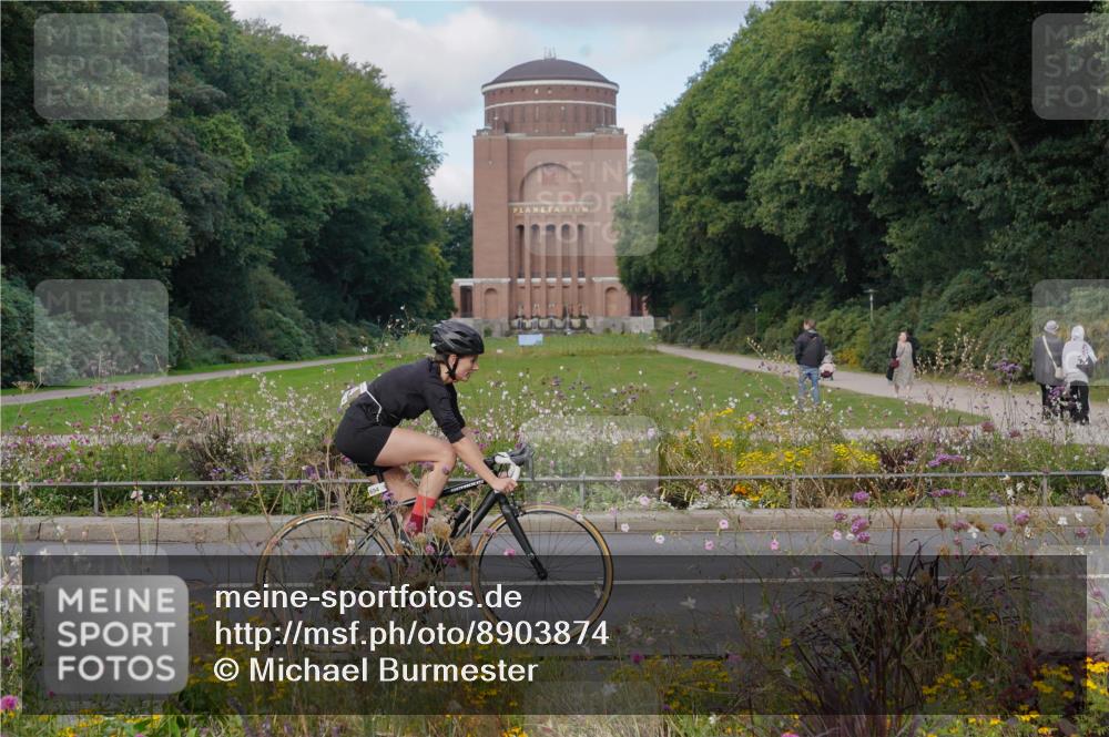 14.09.2025 - Stadtparktriathlon Michael Burmester http://msf.ph/oto/8903874 14.09.2025 10:52:44 Radfahren 646, 694, 718, 723 meine-sportfotos.de