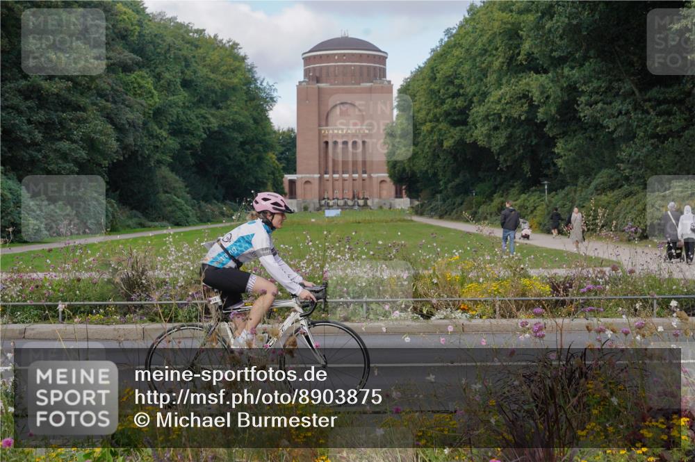 14.09.2025 - Stadtparktriathlon Michael Burmester http://msf.ph/oto/8903875 14.09.2025 10:52:46 Radfahren 646, 694, 718, 723 meine-sportfotos.de