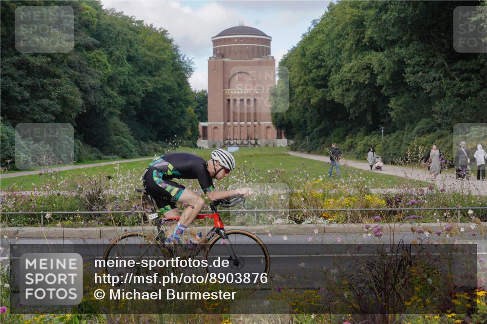 14.09.2025 - Stadtparktriathlon Michael Burmester http://msf.ph/oto/8903876 14.09.2025 10:52:50 Radfahren 646, 657, 718, 723 meine-sportfotos.de