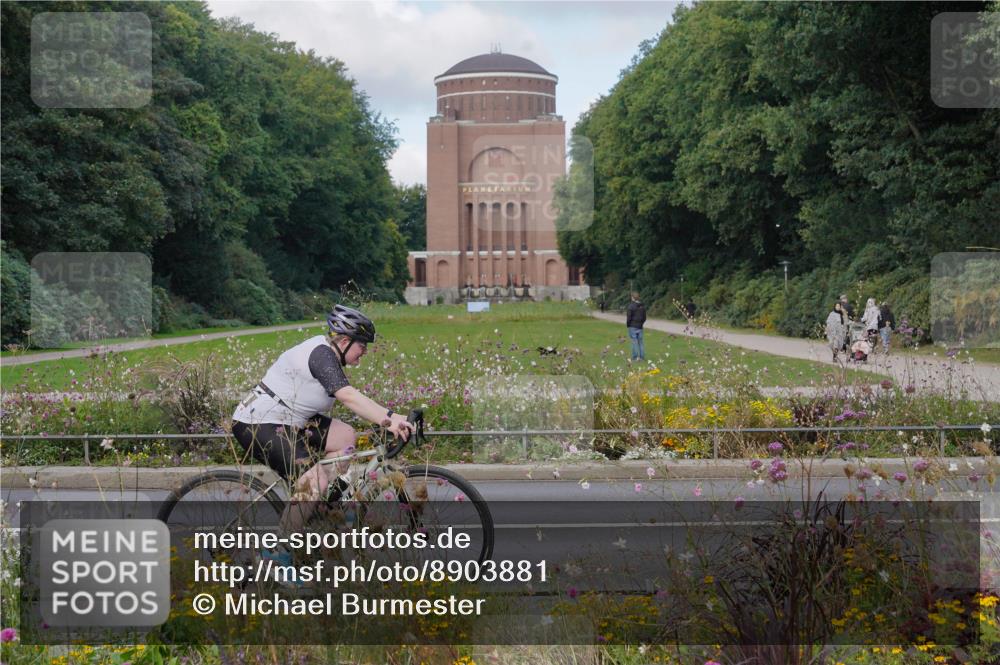 14.09.2025 - Stadtparktriathlon Michael Burmester http://msf.ph/oto/8903881 14.09.2025 10:53:03 Radfahren 691, 708, 730 meine-sportfotos.de