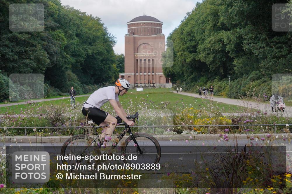 14.09.2025 - Stadtparktriathlon Michael Burmester http://msf.ph/oto/8903889 14.09.2025 10:53:51 Radfahren 631, 668, 685, 758, 766, 808 meine-sportfotos.de