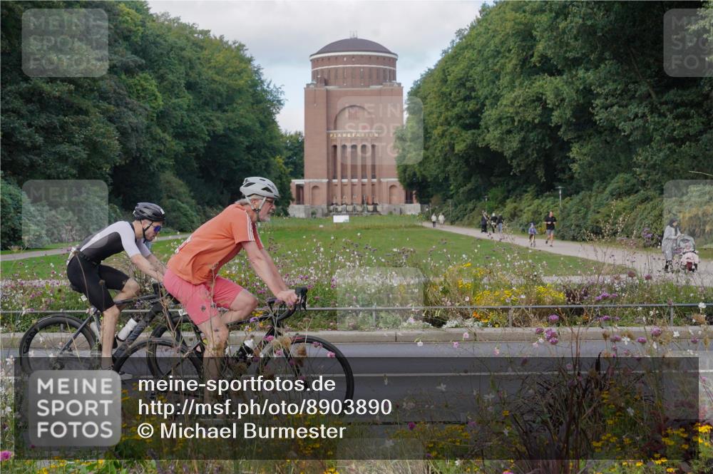14.09.2025 - Stadtparktriathlon Michael Burmester http://msf.ph/oto/8903890 14.09.2025 10:53:55 Radfahren 631, 668, 685, 758, 766, 808 meine-sportfotos.de