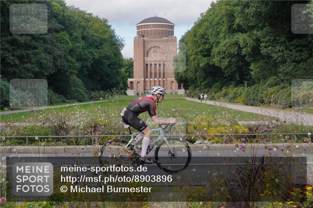 14.09.2025 - Stadtparktriathlon Michael Burmester http://msf.ph/oto/8903896 14.09.2025 10:54:22 Radfahren 779, 815, 823, 865 meine-sportfotos.de