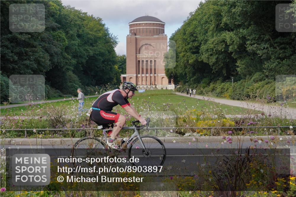 14.09.2025 - Stadtparktriathlon Michael Burmester http://msf.ph/oto/8903897 14.09.2025 10:54:28 Radfahren 629, 667, 688, 779, 815, 823, 880 meine-sportfotos.de
