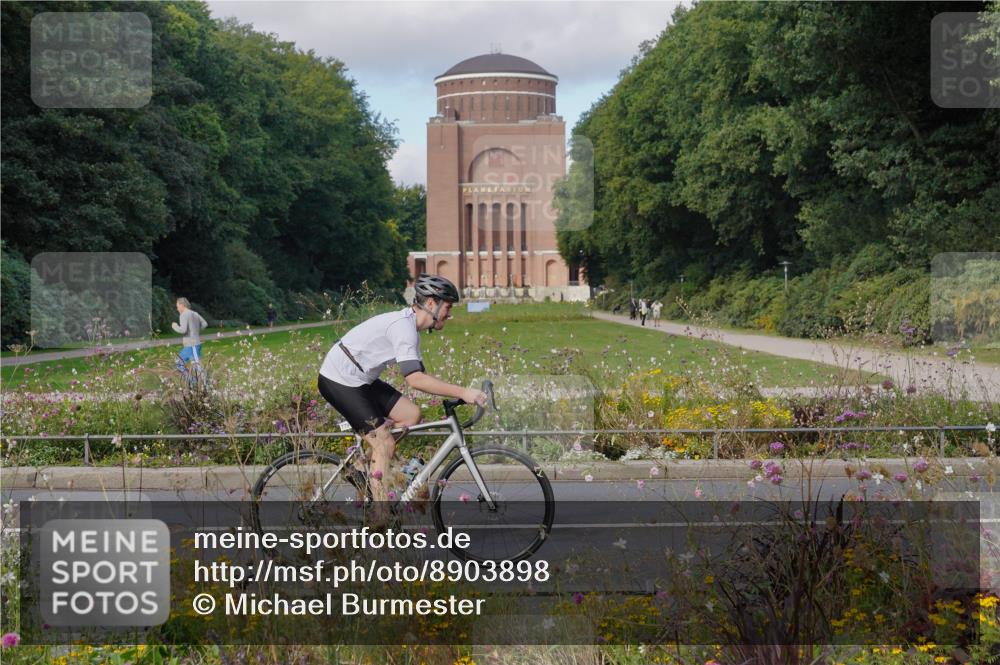 14.09.2025 - Stadtparktriathlon Michael Burmester http://msf.ph/oto/8903898 14.09.2025 10:54:29 Radfahren 629, 667, 688, 779, 815, 823, 880 meine-sportfotos.de