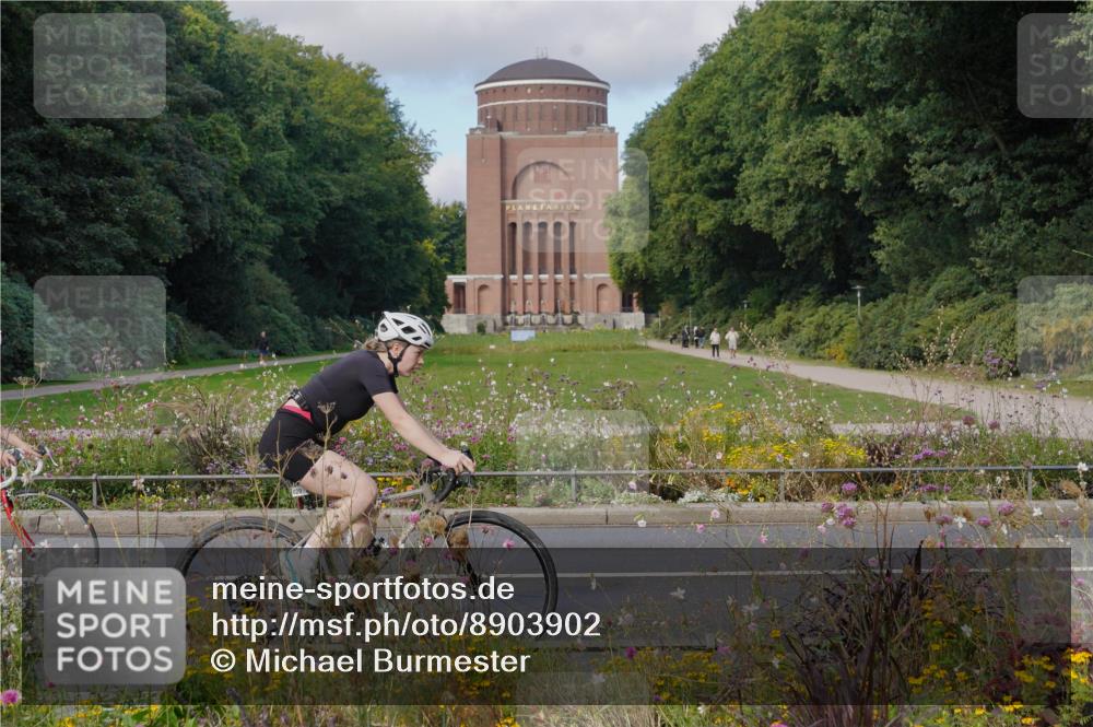 14.09.2025 - Stadtparktriathlon Michael Burmester http://msf.ph/oto/8903902 14.09.2025 10:54:35 Radfahren 629, 667, 671, 688, 732, 749, 823, 880 meine-sportfotos.de