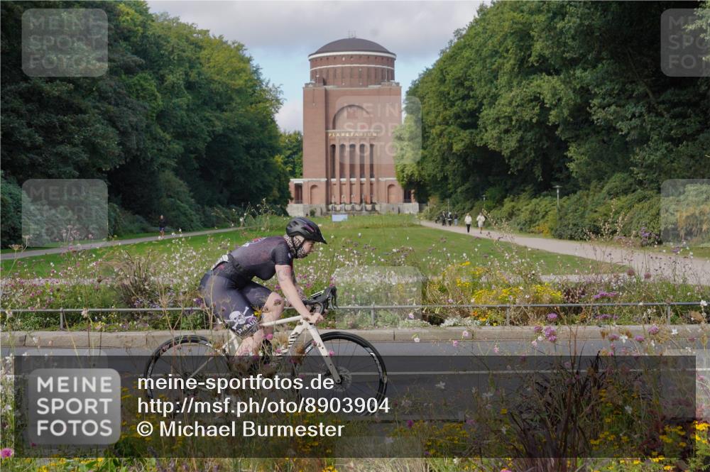 14.09.2025 - Stadtparktriathlon Michael Burmester http://msf.ph/oto/8903904 14.09.2025 10:54:37 Radfahren 629, 667, 671, 688, 732, 749, 880 meine-sportfotos.de