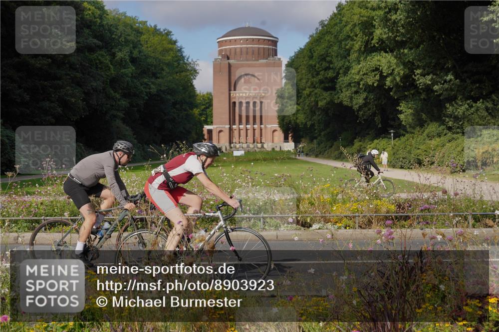 14.09.2025 - Stadtparktriathlon Michael Burmester http://msf.ph/oto/8903923 14.09.2025 10:55:13 Radfahren 632, 686, 699, 705, 721, 729, 769, 842, 847 meine-sportfotos.de