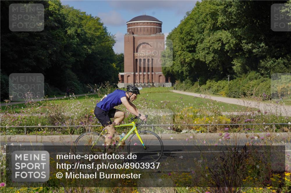 14.09.2025 - Stadtparktriathlon Michael Burmester http://msf.ph/oto/8903937 14.09.2025 10:56:00 Radfahren 647, 679, 740, 792, 818, 831, 851 meine-sportfotos.de