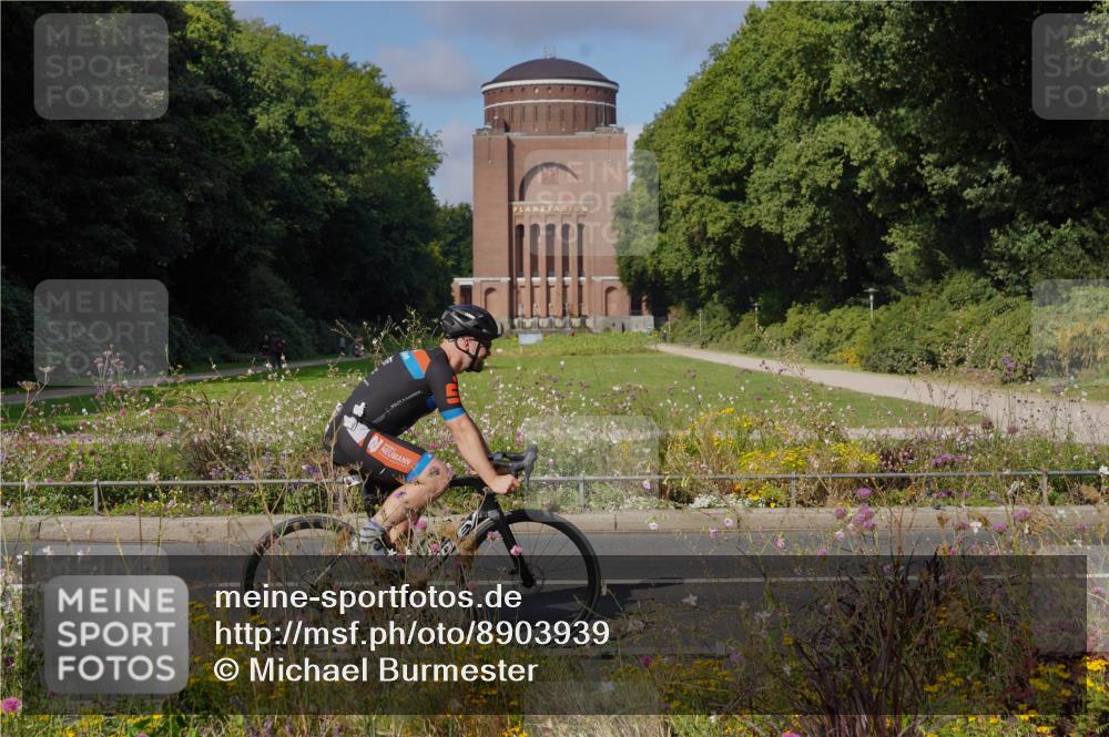 14.09.2025 - Stadtparktriathlon Michael Burmester http://msf.ph/oto/8903939 14.09.2025 10:56:02 Radfahren 647, 679, 740, 781, 818, 831 meine-sportfotos.de