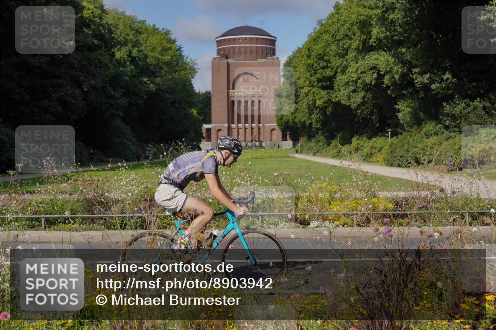 14.09.2025 - Stadtparktriathlon Michael Burmester http://msf.ph/oto/8903942 14.09.2025 10:56:10 Radfahren 679, 781, 831 meine-sportfotos.de