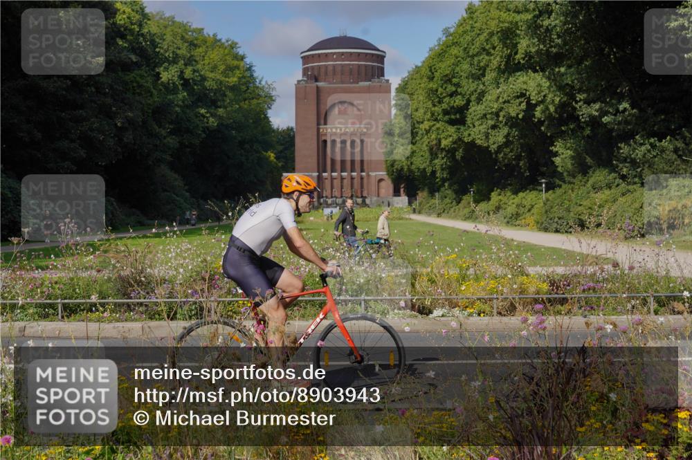 14.09.2025 - Stadtparktriathlon Michael Burmester http://msf.ph/oto/8903943 14.09.2025 10:56:21 Radfahren 645, 756, 760, 888 meine-sportfotos.de