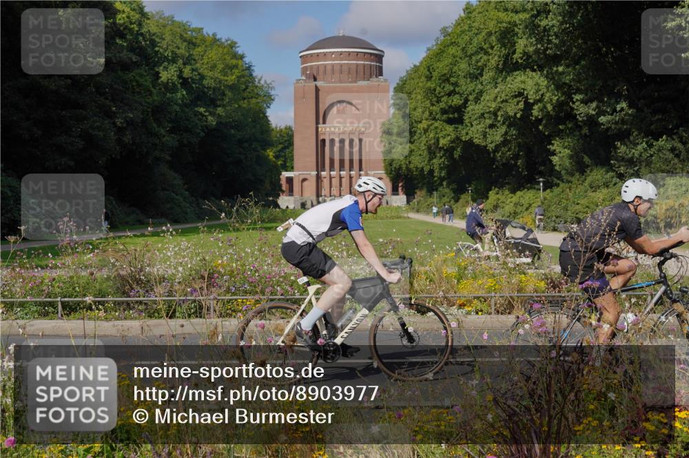 14.09.2025 - Stadtparktriathlon Michael Burmester http://msf.ph/oto/8903977 14.09.2025 10:57:40 Radfahren 638, 744, 777, 833 meine-sportfotos.de