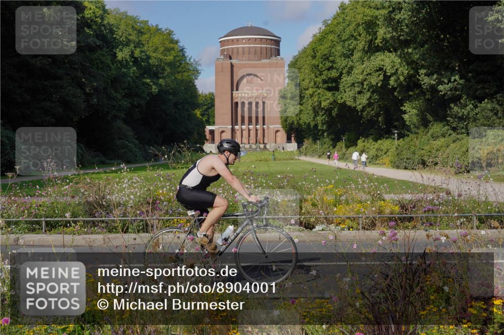 14.09.2025 - Stadtparktriathlon Michael Burmester http://msf.ph/oto/8904001 14.09.2025 10:58:57 Radfahren 582, 712, 727, 743, 750, 799, 804, 862, 873, 882, 917 meine-sportfotos.de