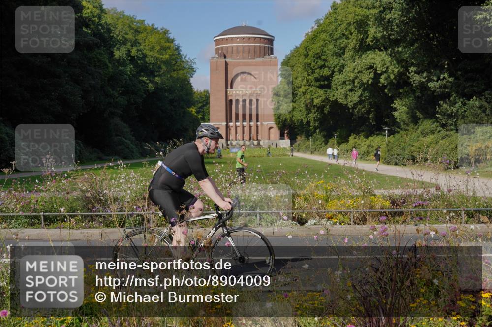 14.09.2025 - Stadtparktriathlon Michael Burmester http://msf.ph/oto/8904009 14.09.2025 10:59:11 Radfahren 683, 739, 759, 882, 886, 920 meine-sportfotos.de